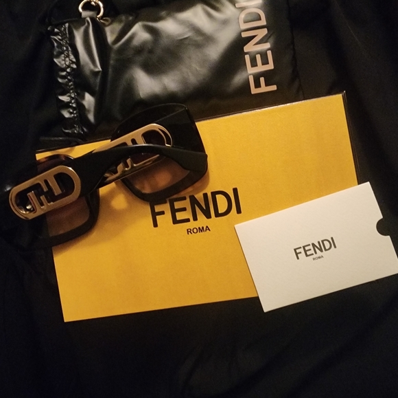 FENDI SUNGLASSES - Picture 3 of 4